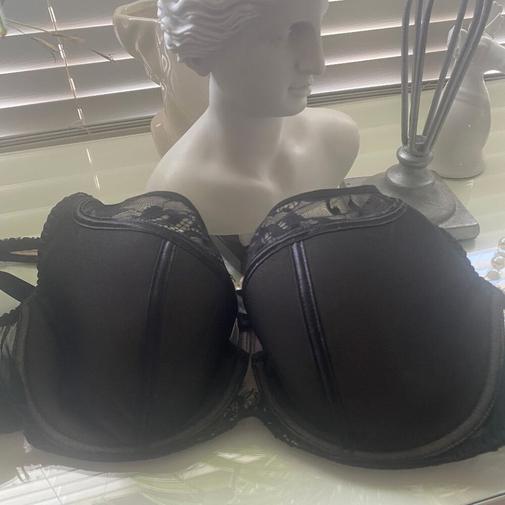 GORSENIA beautiful New black bra ,underwire size 40 E